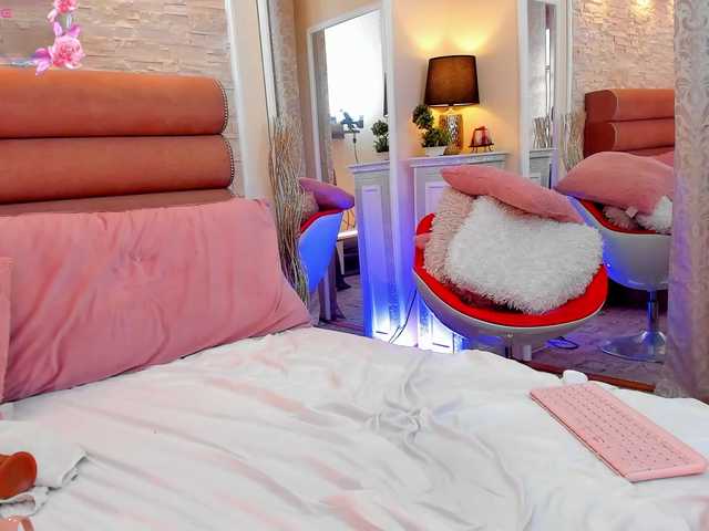 go to chat with ArianaCroft