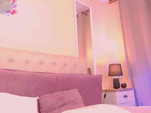 ArianaCroft webcam