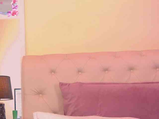 ArianaCroft webcam