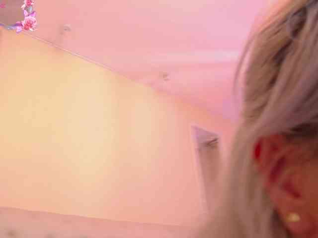 ArianaCroft webcam