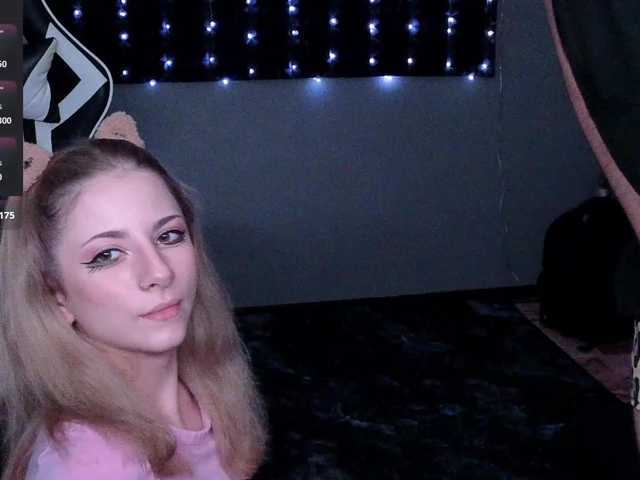 Korol-Eva's BongaCams show and profile