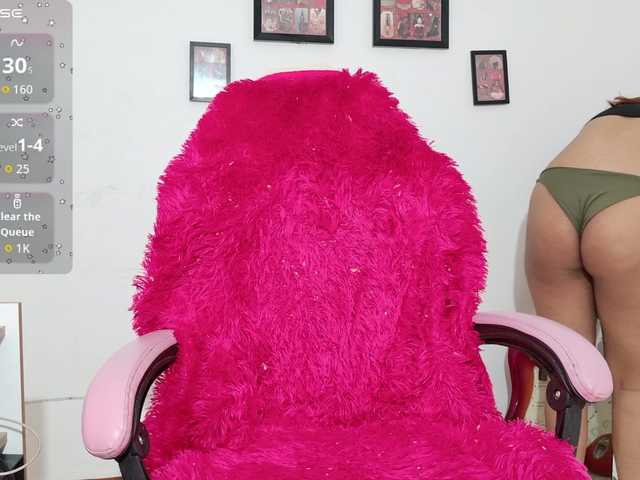 RoxaneEvans's BongaCams show and profile