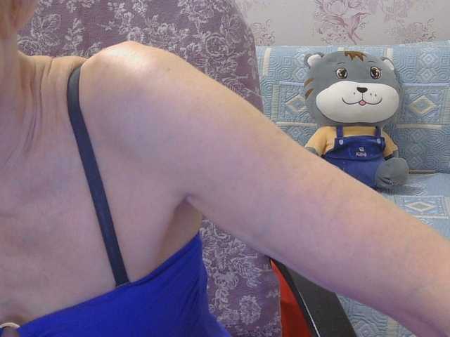 Red-Rose-777's BongaCams show and profile