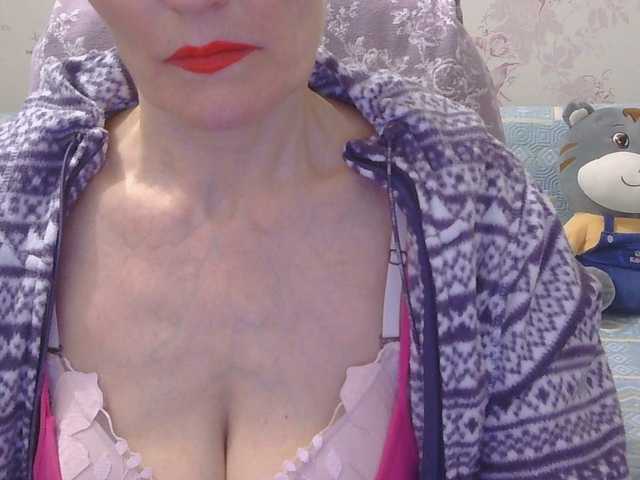 Red-Rose-777's BongaCams show and profile