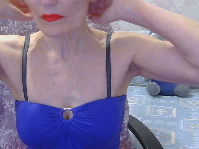 Red-Rose-777's BongaCams show and profile