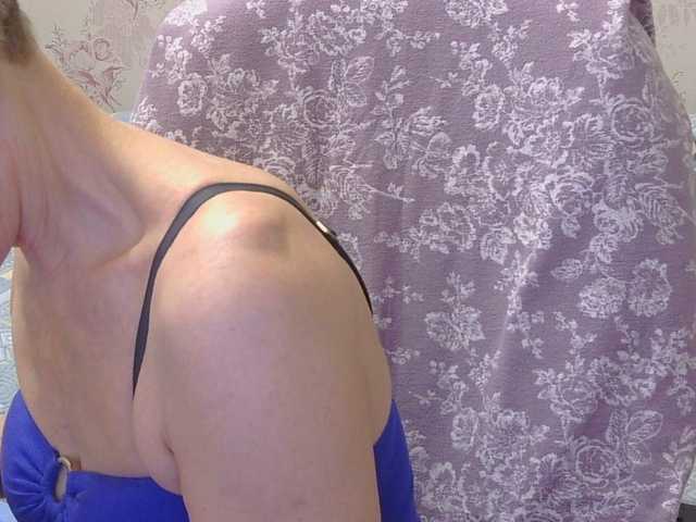 Red-Rose-777's BongaCams show and profile