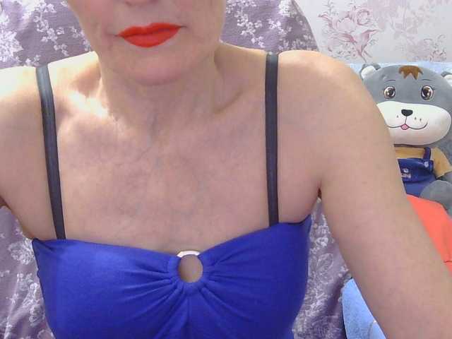 Red-Rose-777's BongaCams show and profile