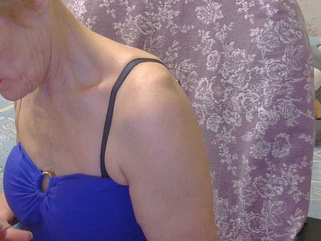 Red-Rose-777's BongaCams show and profile