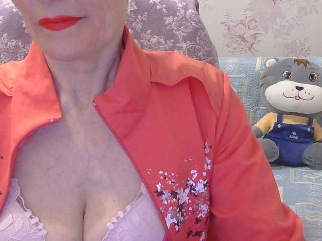 Red-Rose-777's BongaCams show and profile