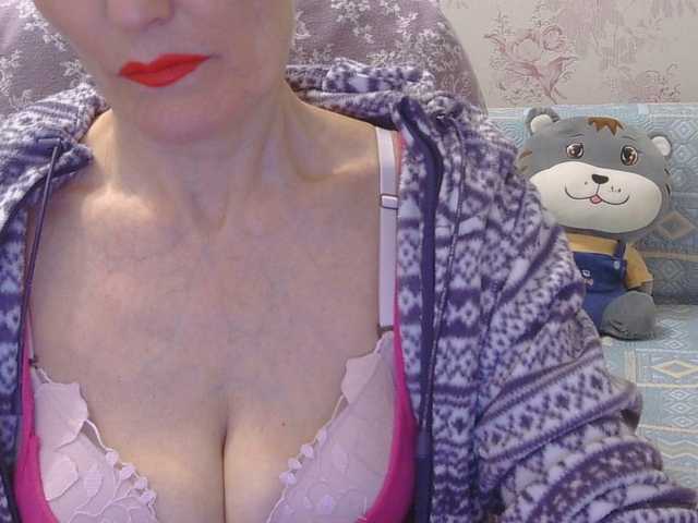 Red-Rose-777's BongaCams show and profile