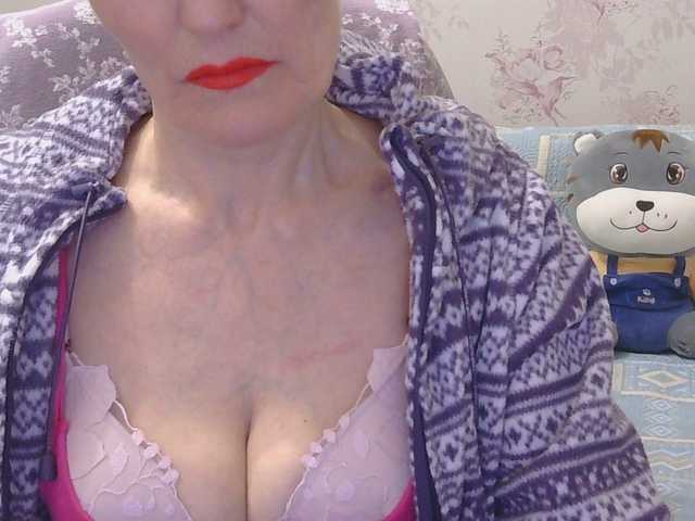 Red-Rose-777's BongaCams show and profile