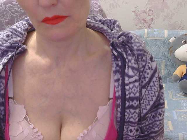 Red-Rose-777's BongaCams show and profile