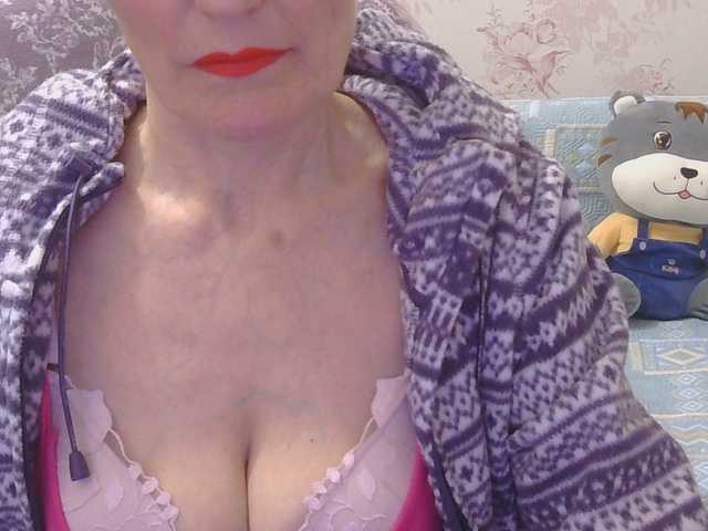 Red-Rose-777's BongaCams show and profile