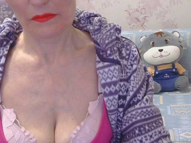 Red-Rose-777's BongaCams show and profile