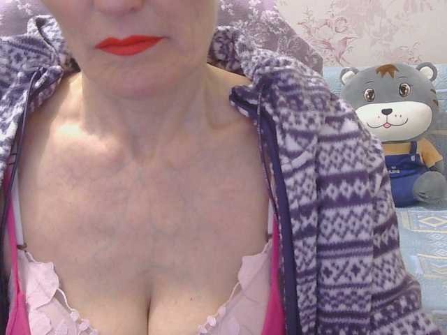 Red-Rose-777's BongaCams show and profile