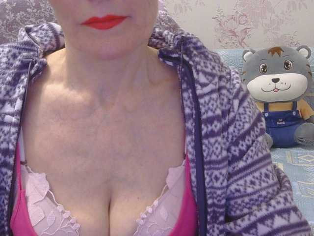 Red-Rose-777's BongaCams show and profile