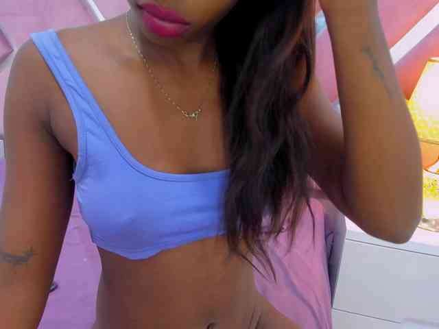 Ebonymore06 webcam