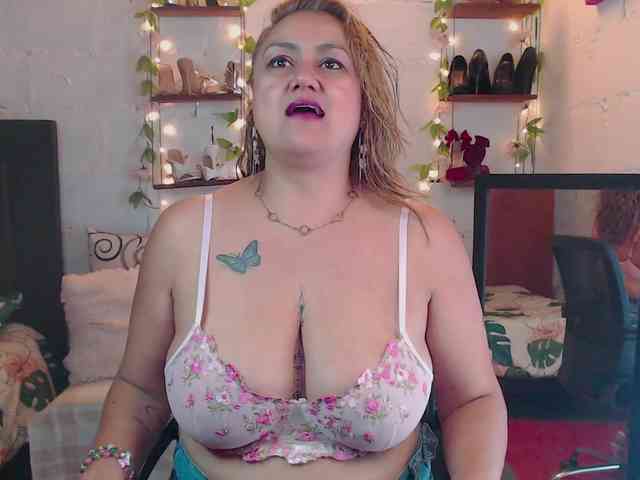 missrosariostepmoan webcam