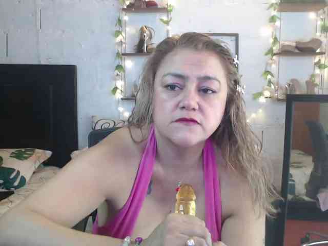 missrosariostepmoan webcam