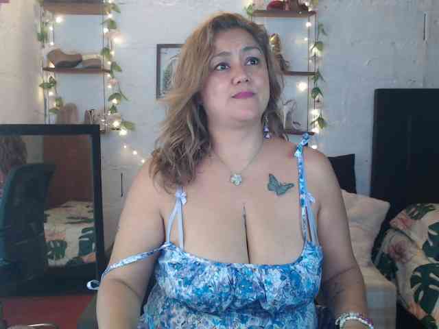 missrosariostepmoan webcam