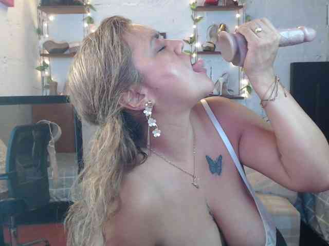 missrosariostepmoan webcam