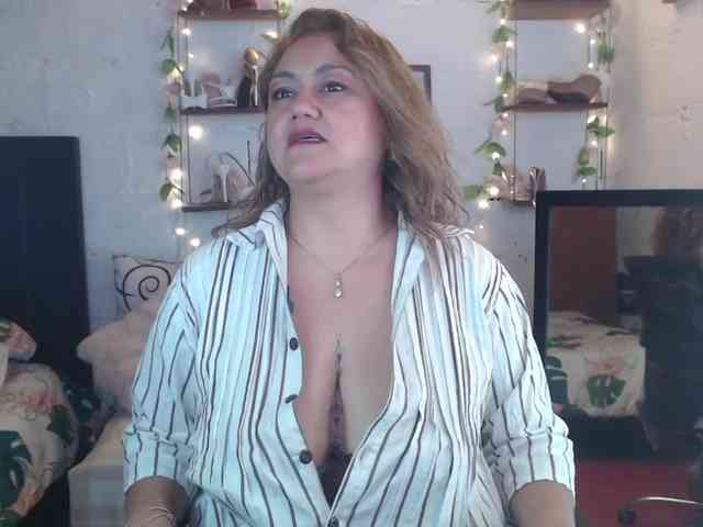 missrosariostepmoan webcam