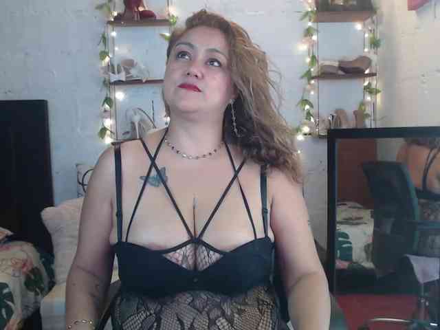missrosariostepmoan webcam
