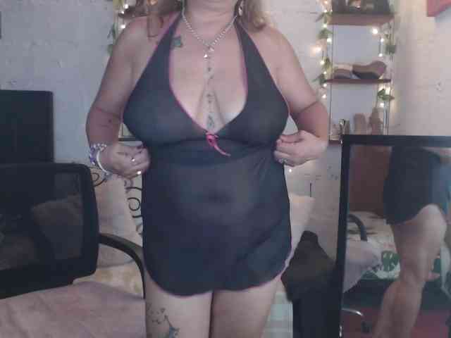 missrosariostepmoan webcam