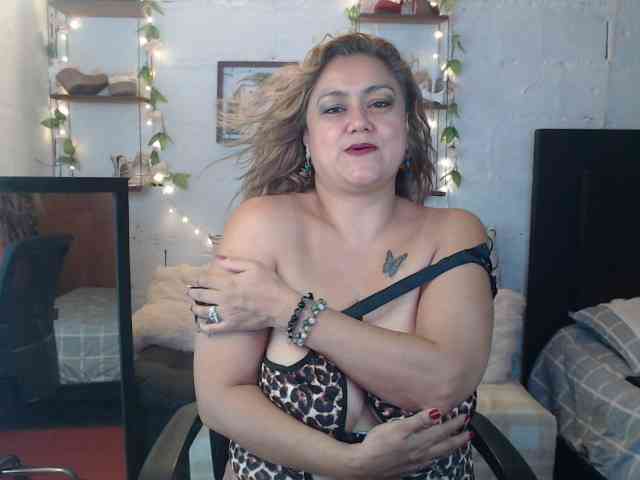 missrosariostepmoan webcam