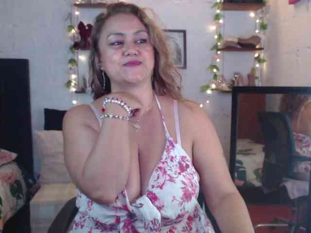 missrosariostepmoan webcam