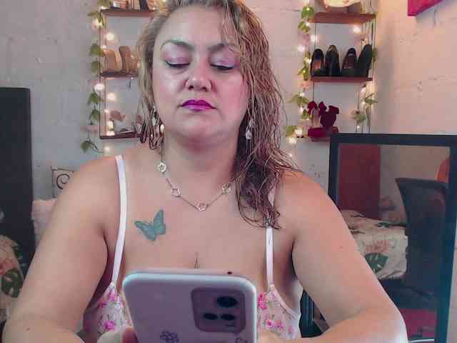 missrosariostepmoan webcam