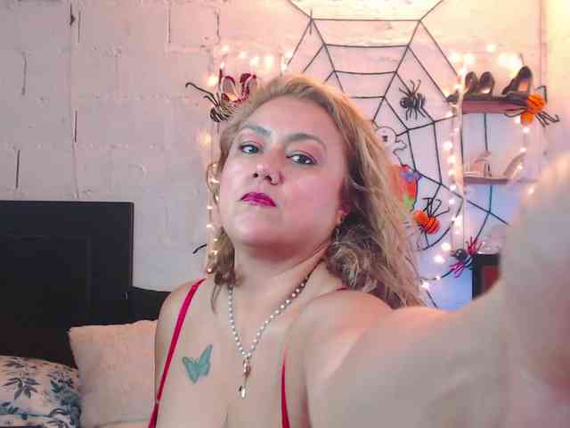 missrosariostepmoan webcam