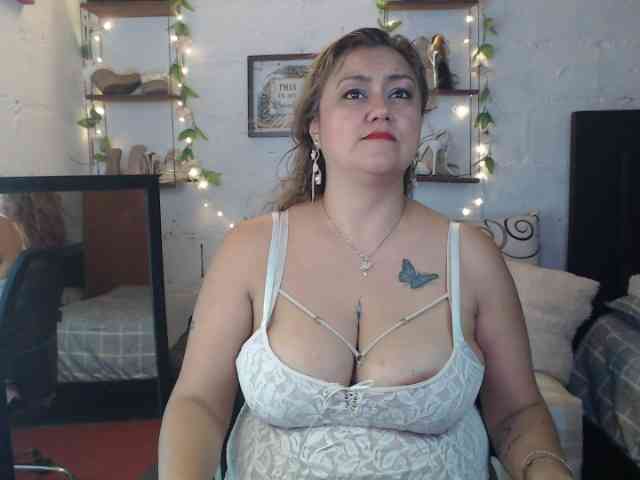 missrosariostepmoan webcam