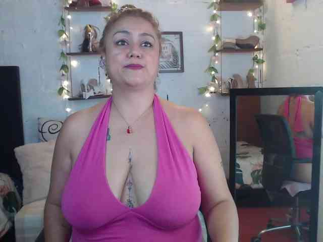 missrosariostepmoan webcam