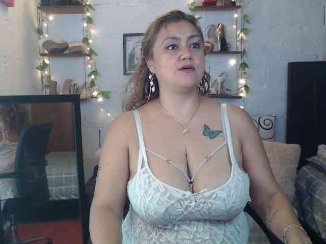 missrosariostepmoan webcam