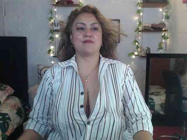 missrosariostepmoan webcam