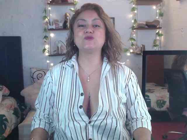 missrosariostepmoan webcam