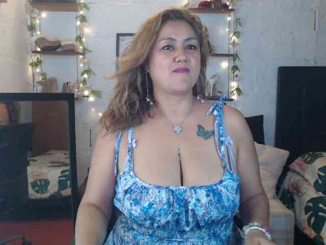 missrosariostepmoan webcam