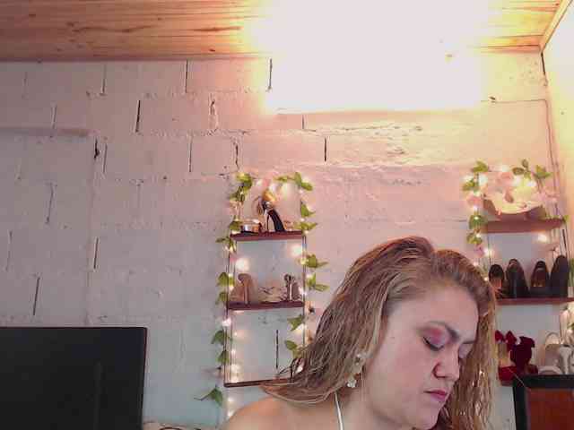 missrosariostepmoan webcam