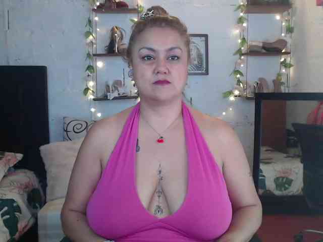 missrosariostepmoan webcam