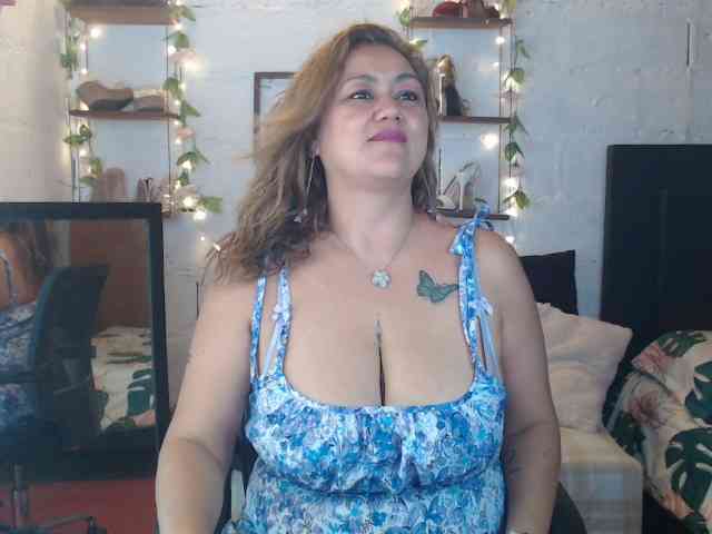 missrosariostepmoan webcam