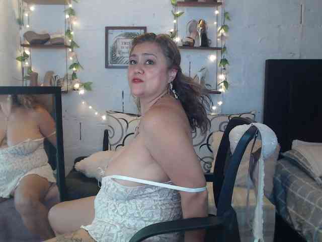 missrosariostepmoan webcam