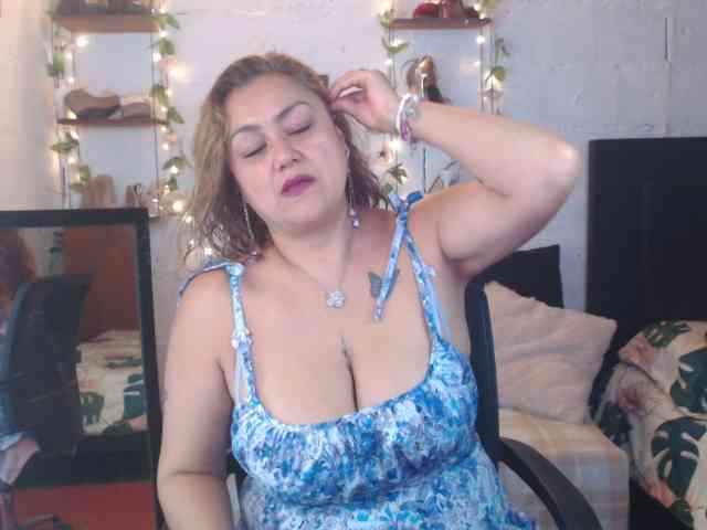 missrosariostepmoan webcam