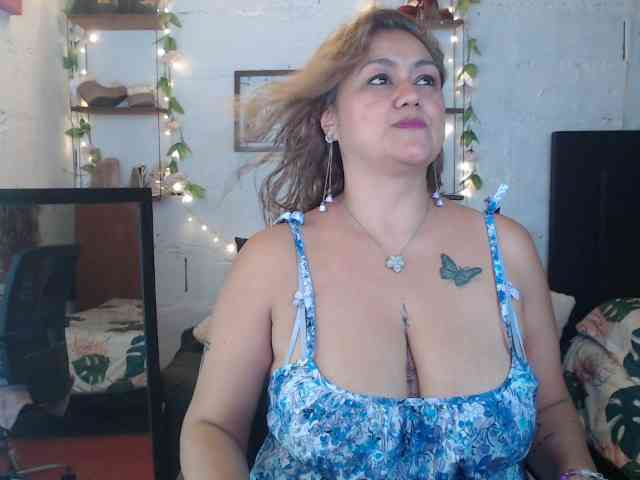missrosariostepmoan webcam