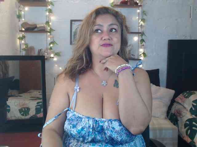 missrosariostepmoan webcam