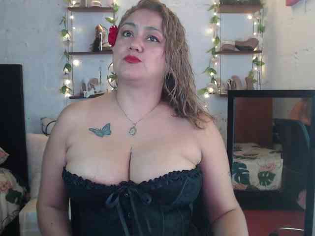missrosariostepmoan webcam