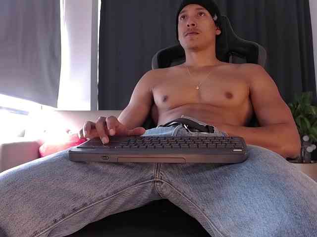 LiamVolkov Live Webcam on BongaCams