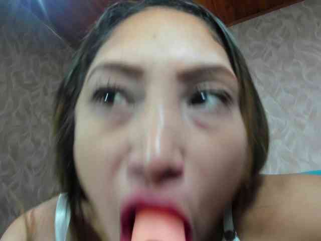 MadelineDollx webcam