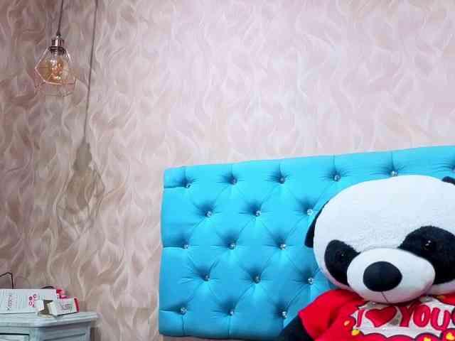 MadelineDollx webcam