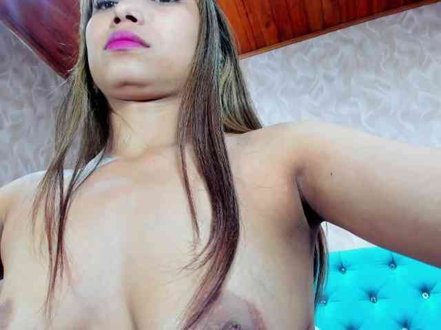 MadelineDollx webcam